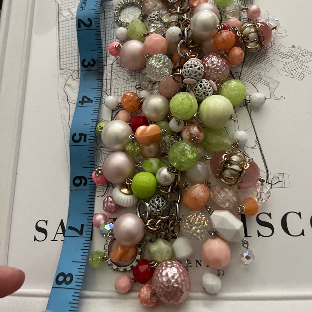 Coquette maximalist beaded bracelet - Picture 2 of 5